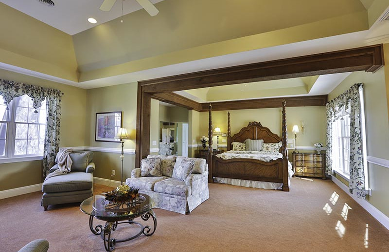 Guest room at House Mountain Inn.