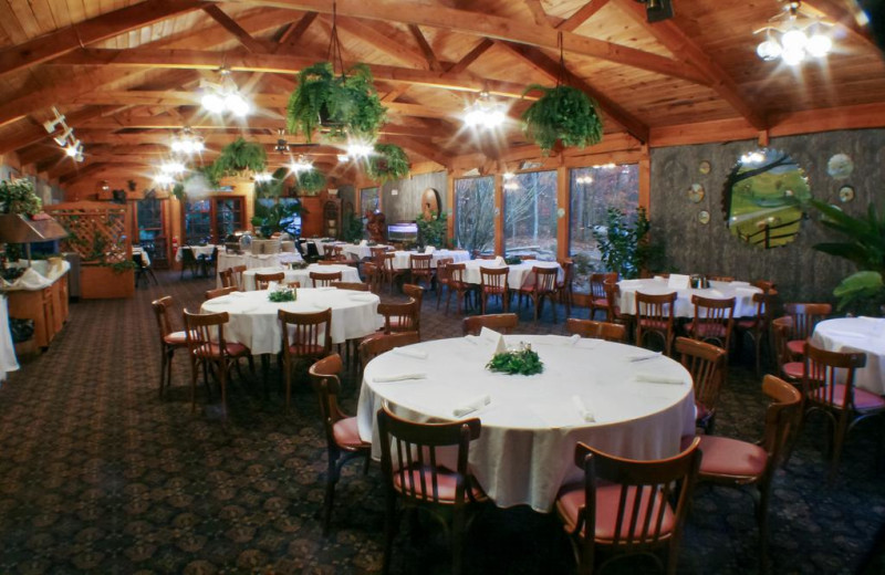 Family & group dining in the Hideaway Dining Room.