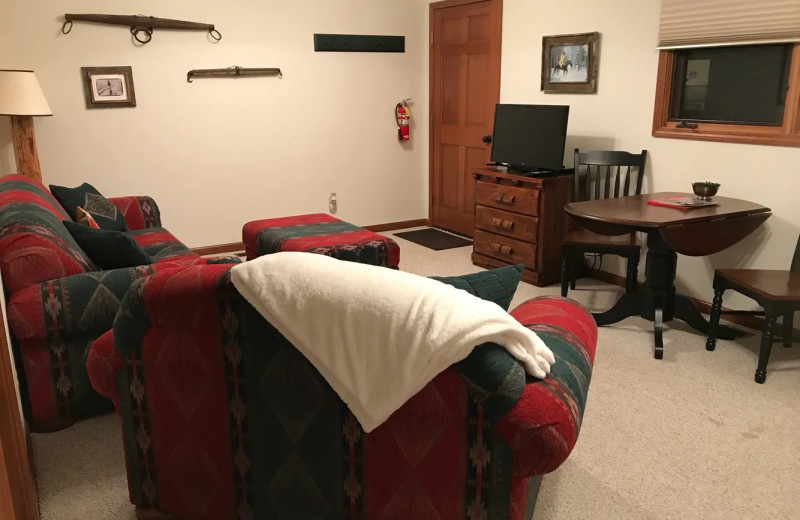 Cabin living room at Lakeview Lodge 307.