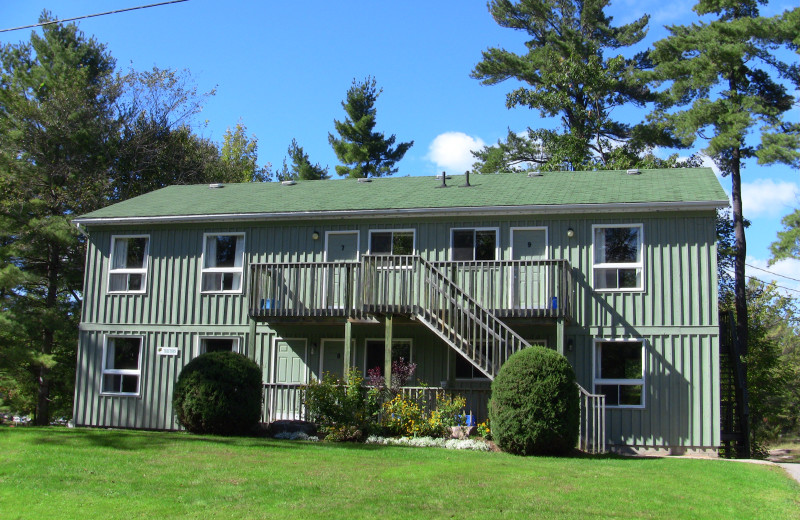 Exterior view of Pine Vista Resort.