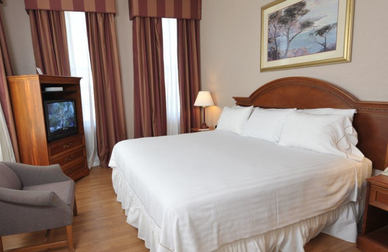 Guest room at Hotel Aiken.