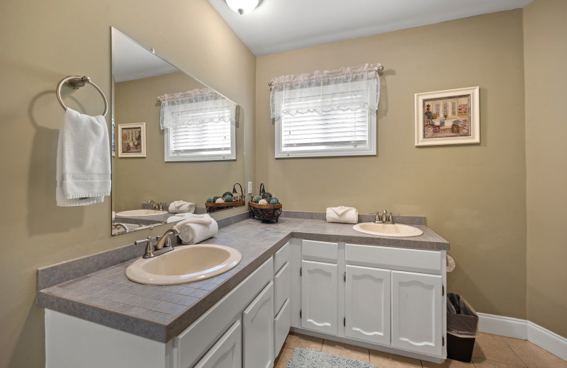 Bathroom at American Patriot Getaways - Buckhorn Springs.