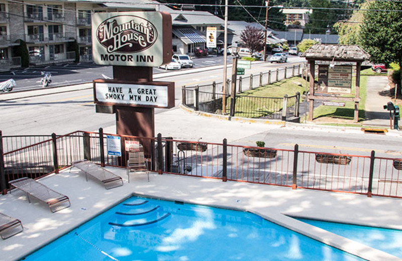 Outdoor pool at Mountain House Motor Inn.