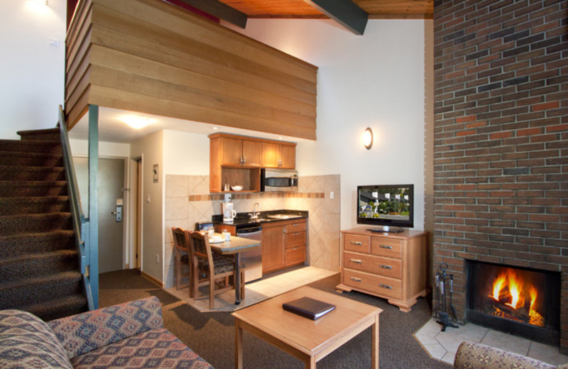 Interior view of Jasper Inn Alpine Resort & Inn Restaurant.