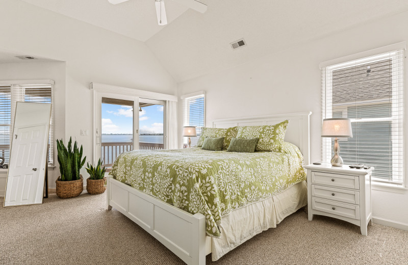 Rental bedroom at Pirate's Cove Realty.