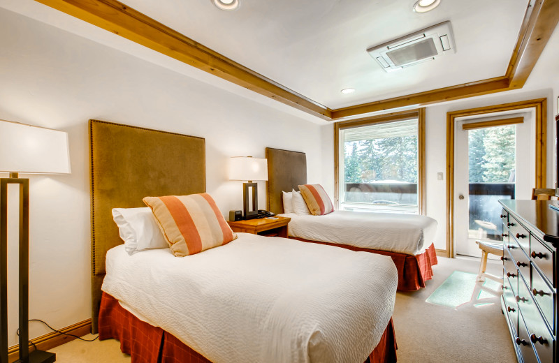 Guest bedroom at Vail Mountain Lodge & Spa.