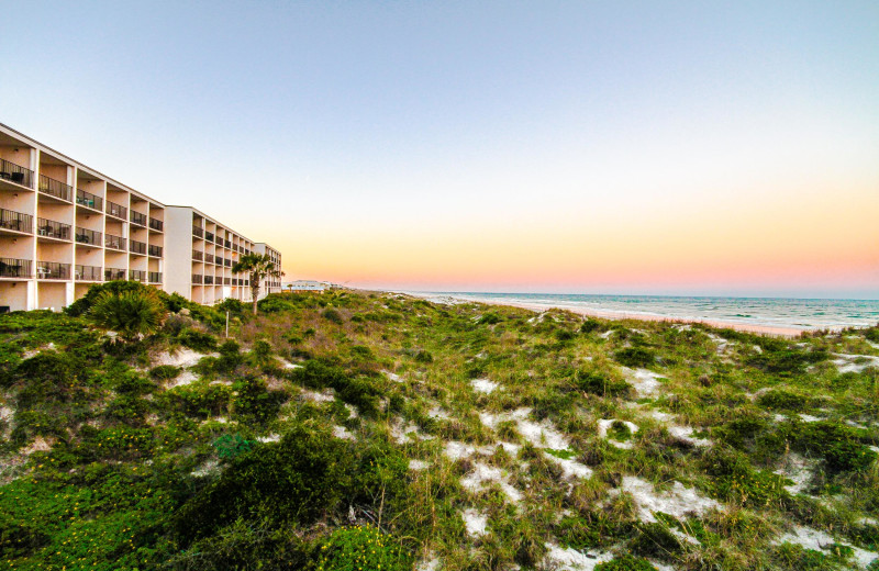 Exterior view of Beacher's Lodge Oceanfront Suites.