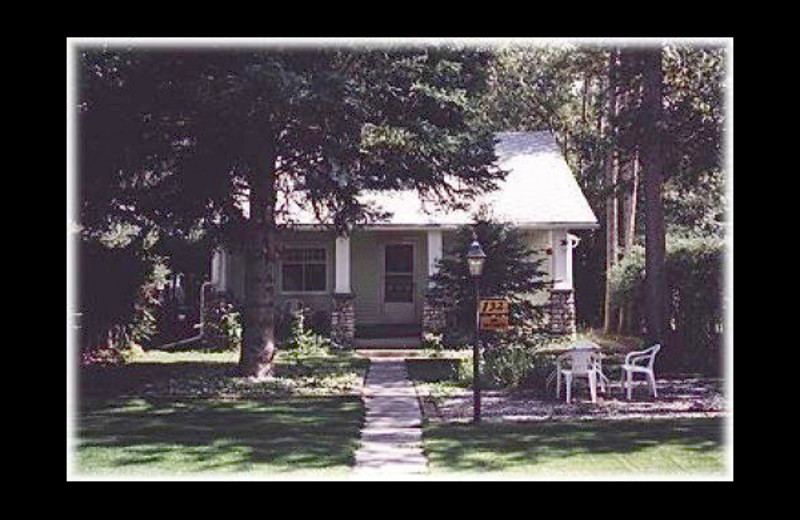 Exterior view of Woodside Cottage Bed and Breakfast.