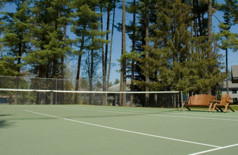 Tennis court at The Beacons of Minocqua.