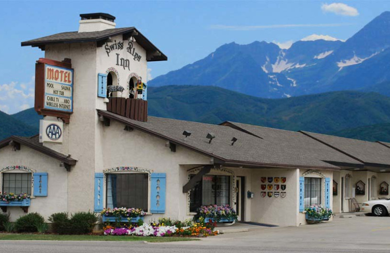 Exterior view of Swiss Alps Inn.