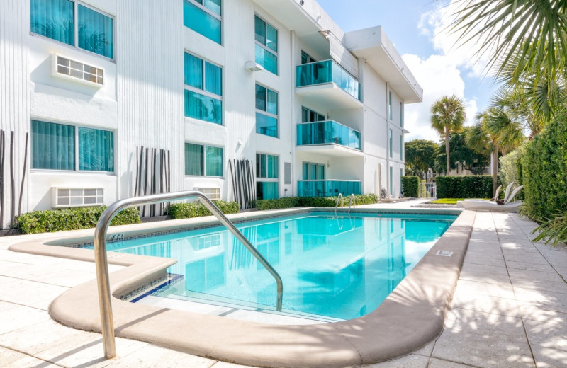 Outdoor pool at Bal Harbour Quarzo Luxury Boutique Hotel.