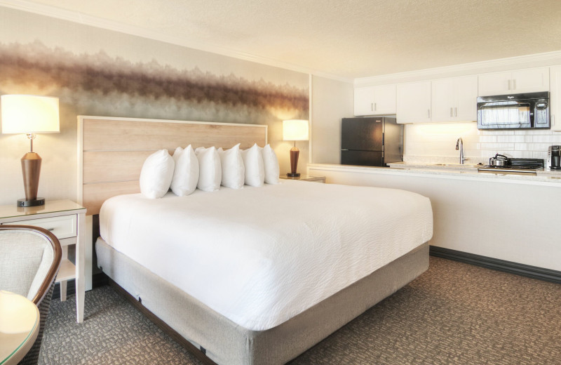 Guest room at Hallmark Resort & Spa Cannon Beach.