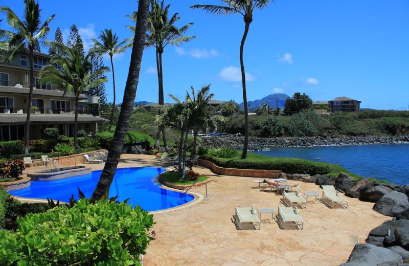 Vacation rental pool at Great Vacation Retreats.