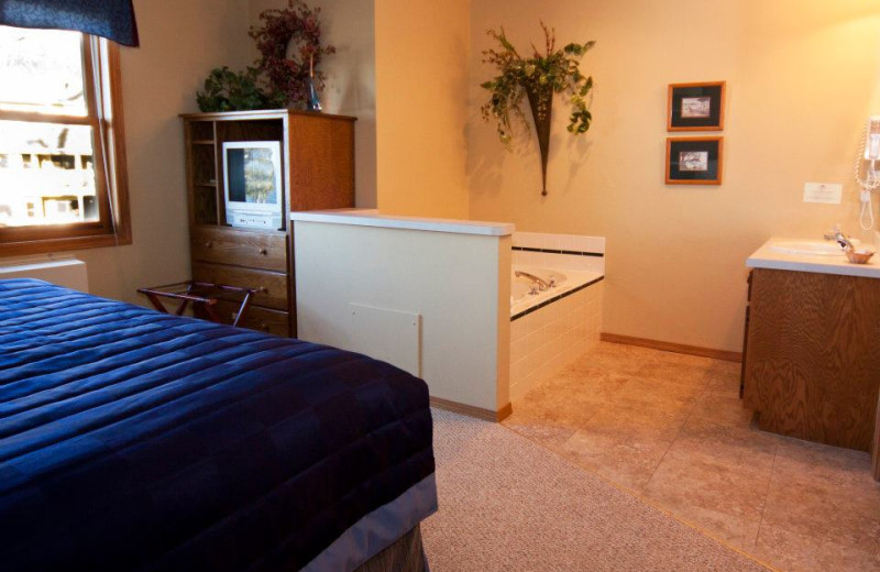 Jacuzzi room at Westwood Shores Waterfront Resort.