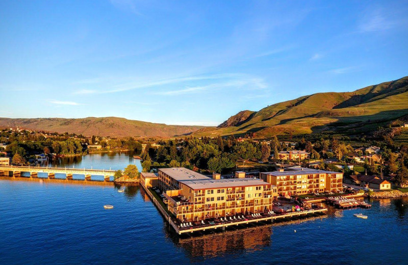 Exterior view of The Grandview On The Lake.