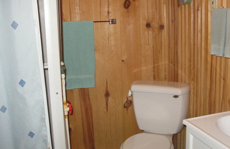 Cabin bathroom at Harris Hill Resort.