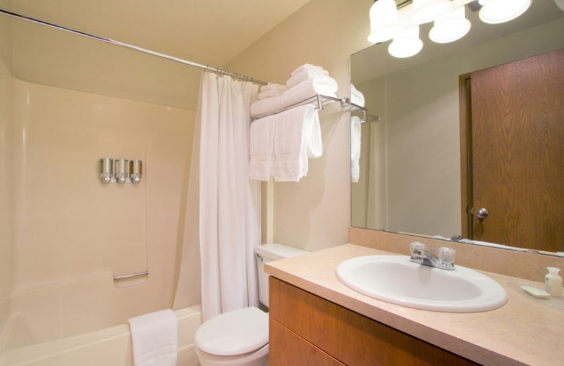 Guest bathroom at The Wayside Inn.