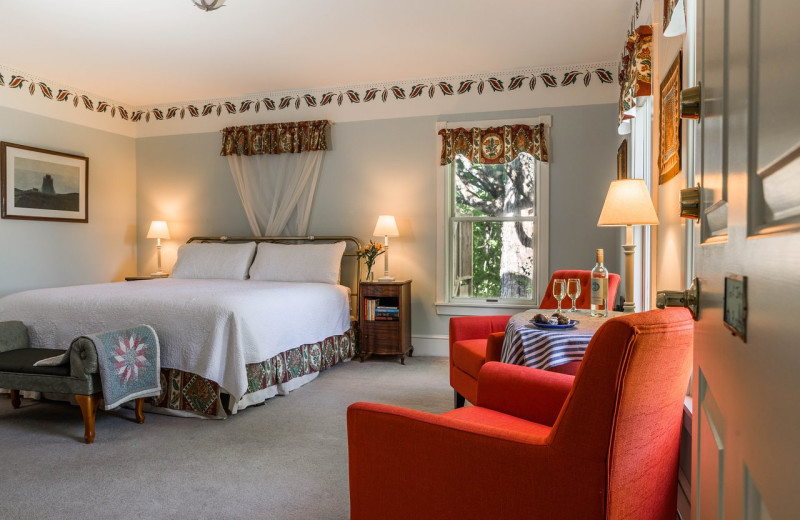 Guest room at Maple Hill Farm Bed 