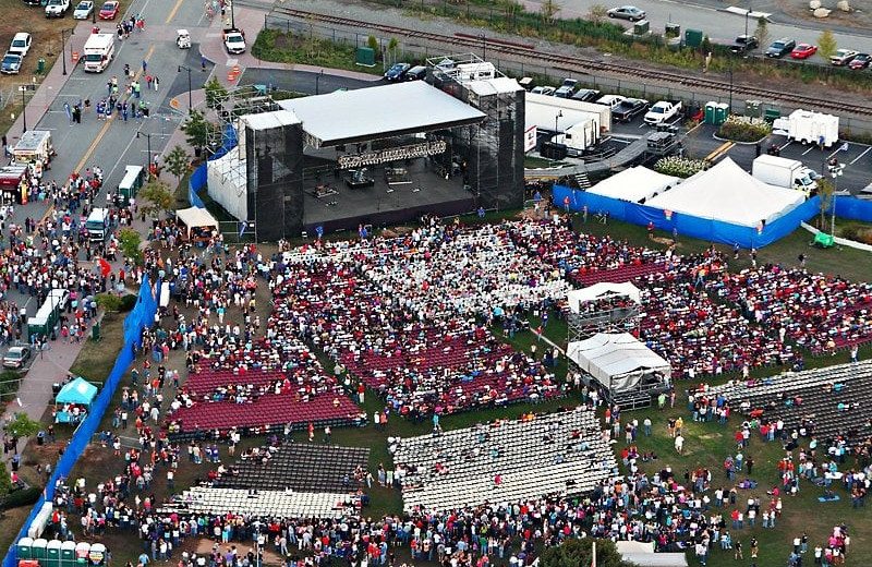 Concert near Vacationland Inn.