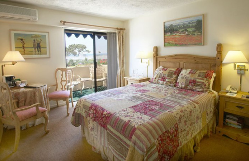 Guest room at La Jolla Inn.