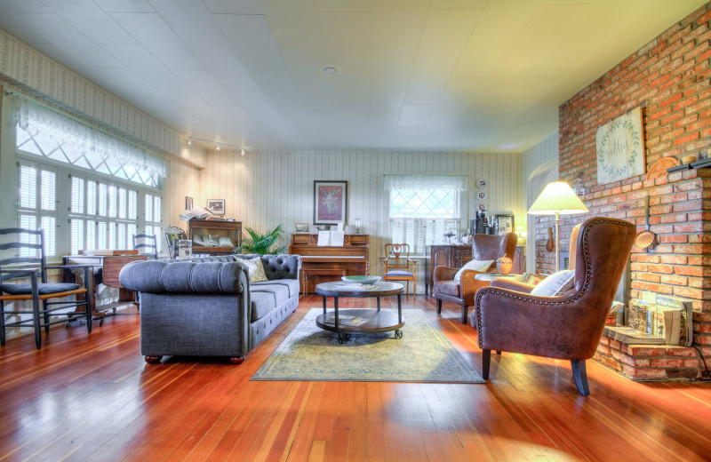 Living room at Oak Hill Bed 