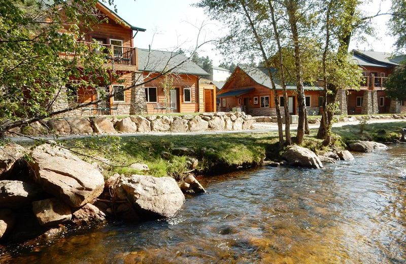 Exterior view of Fall River Village Resort Condos.