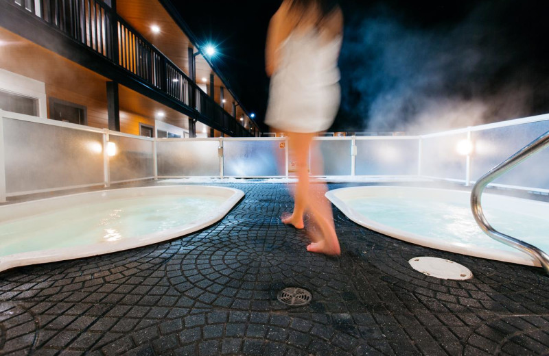 Hot tub at Mount Robson Inn.