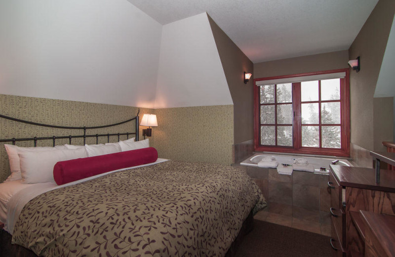 Guest room at Banff Caribou Lodge & Spa.