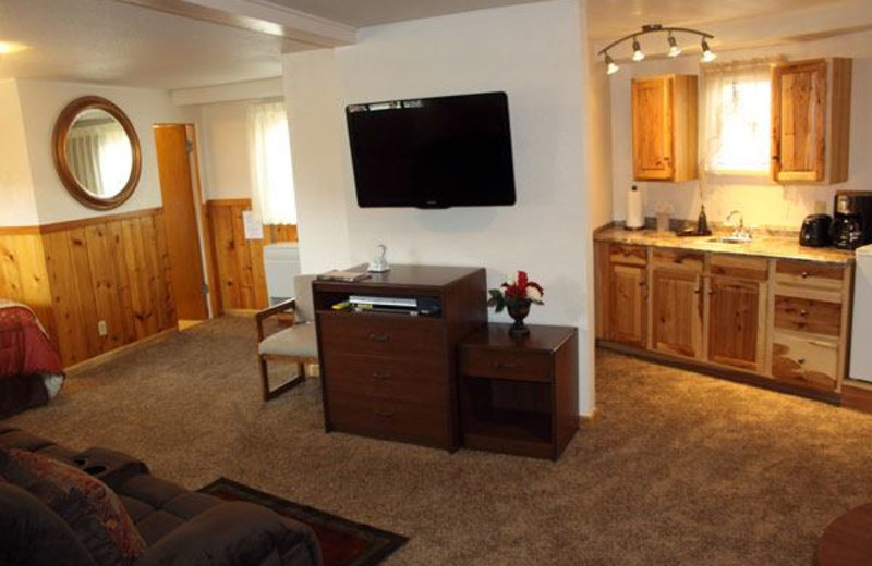 Guest room at Alpine Trail Ridge Inn.