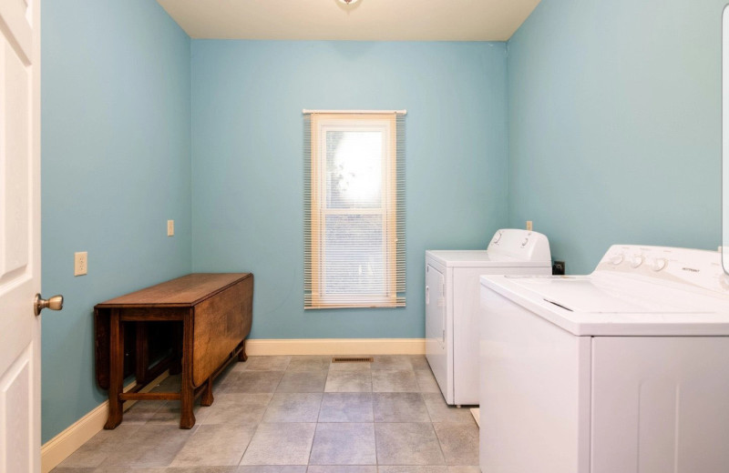 Laundry room at American Patriot Getaways - Checkered Bear Lodge.