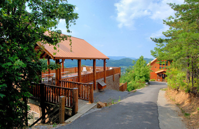 Cabin patio at The Cabin Rental Store.