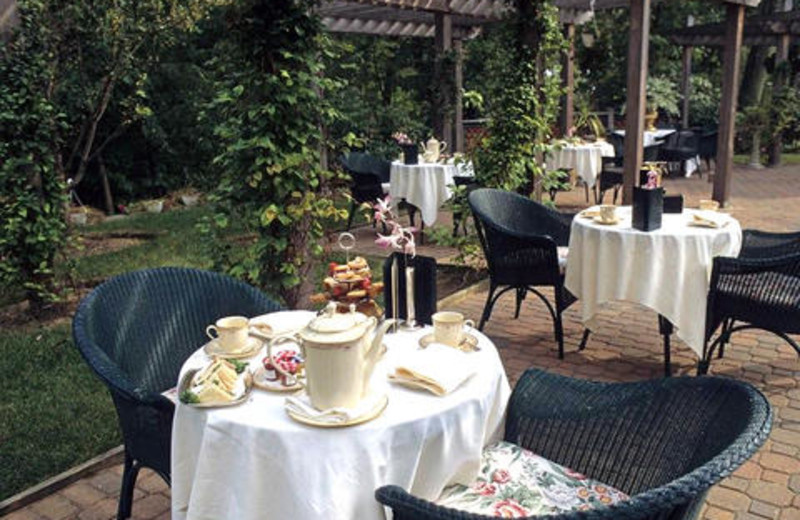 Outdoor dining at Stonehedge Inn and Spa.