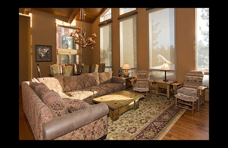 Vacation rental living room at Mammoth Property Reservations.