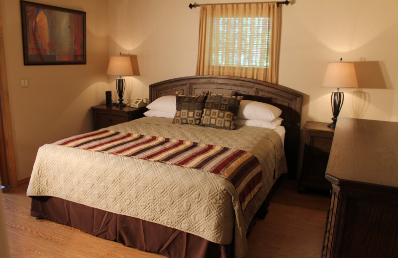 Guest bedroom at Mount Shasta Resort.