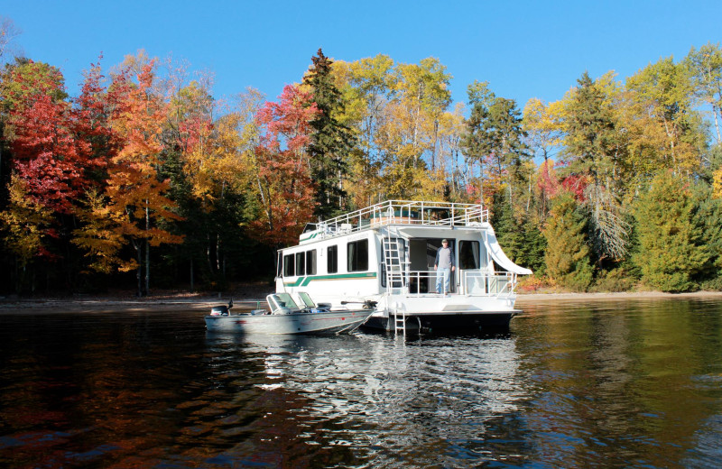 Houseboat exterior at Rainy Lake Houseboats.