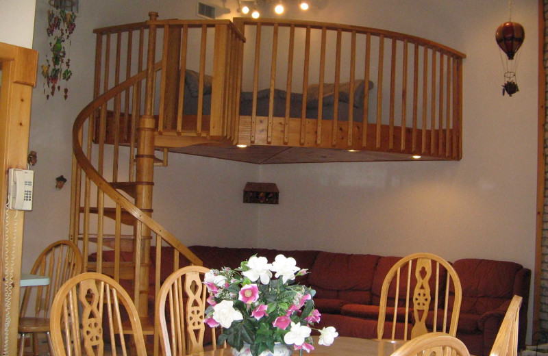 Cabin dining room at Cuomo's Cove.