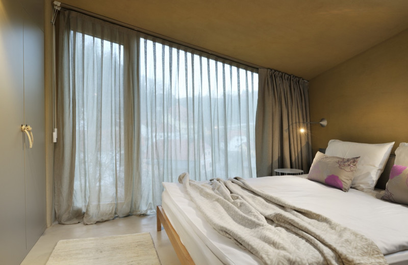 Guest bedroom at Ortenia Apartments.