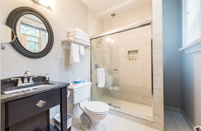 Guest bathroom at Idlewyld Inn.