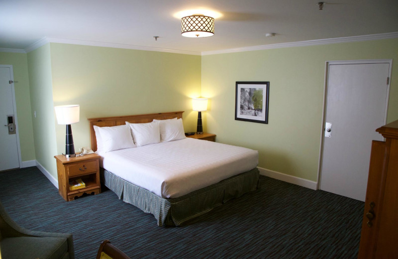 Guest room at The University Inn at Emory.