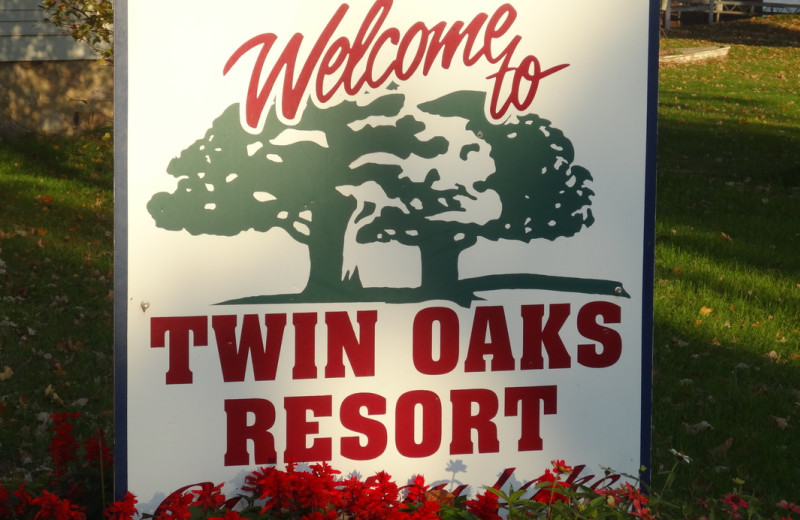 Twin Oaks Resort & RV Park sign.