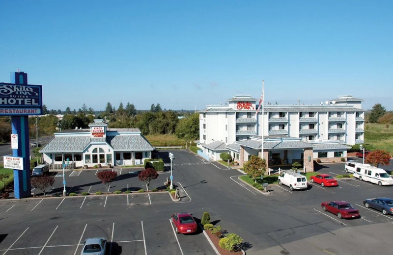 Exterior view of Shilo Inn Astoria Warrenton.