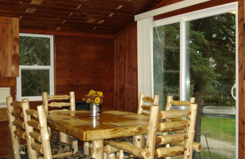 Cabin dining area at Moore Springs Resort.