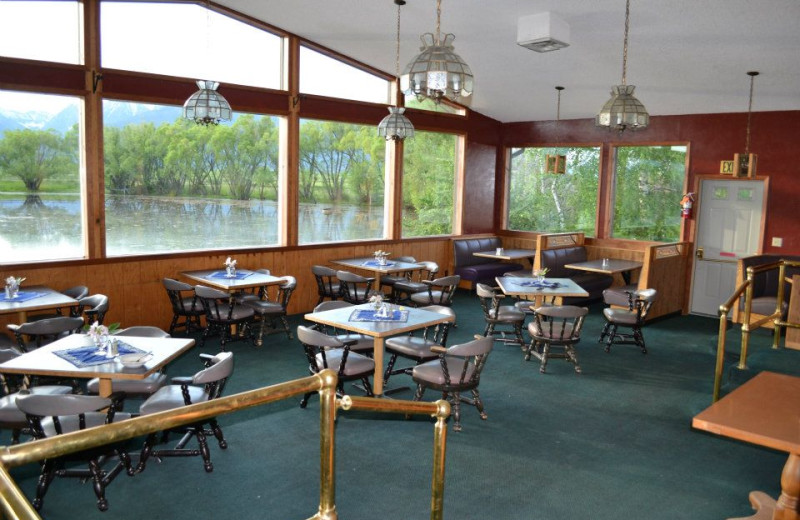 Dining area at Ninepipes Lodge.