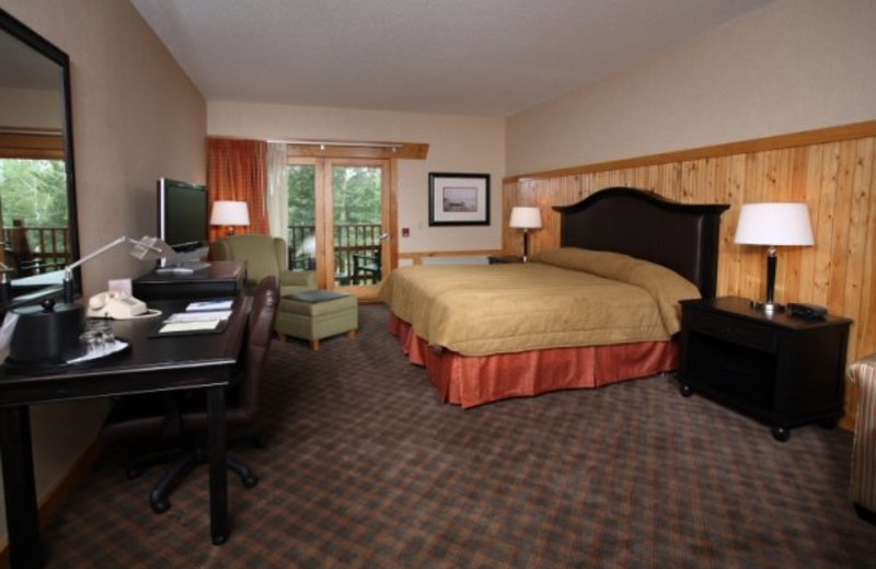 Eagle Lodge Hotel king guestroom at Heartwood Conference Center