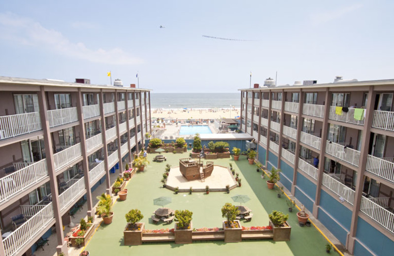 The courtyard at Flagship Oceanfront Hotel Ocean City.