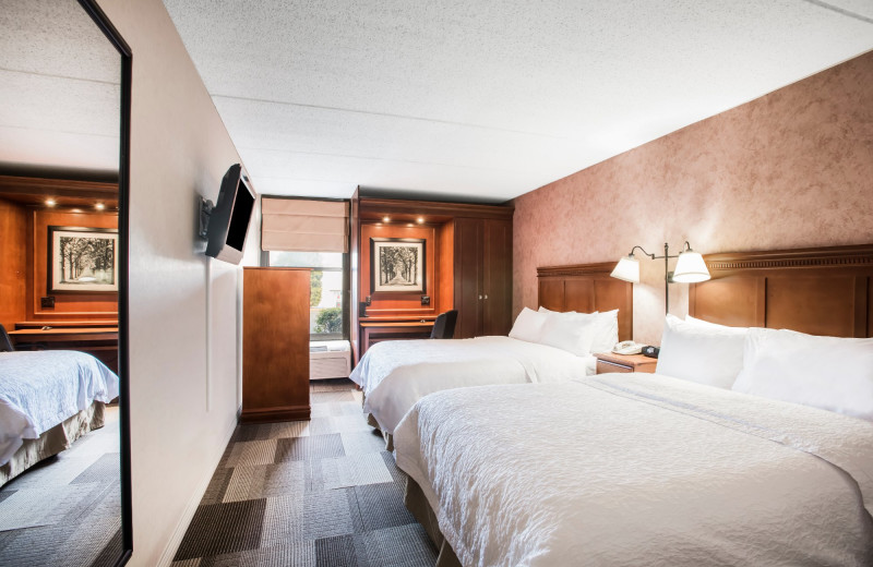 Guest room at Hampton Inn West-Springfield.