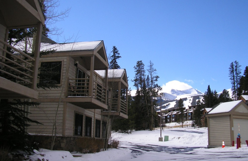 Rental exterior a tWildwood Suites.