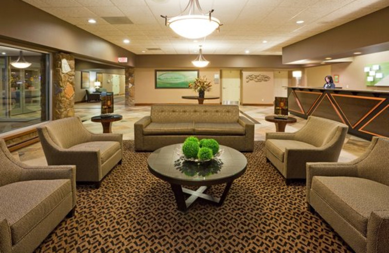 The lobby at Holiday Inn Detroit Lakes.