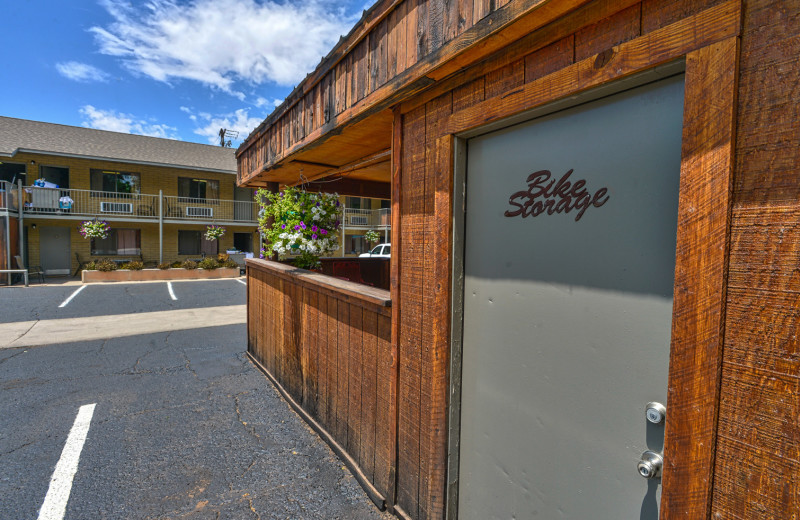 Exterior view of Moab Rustic Inn.