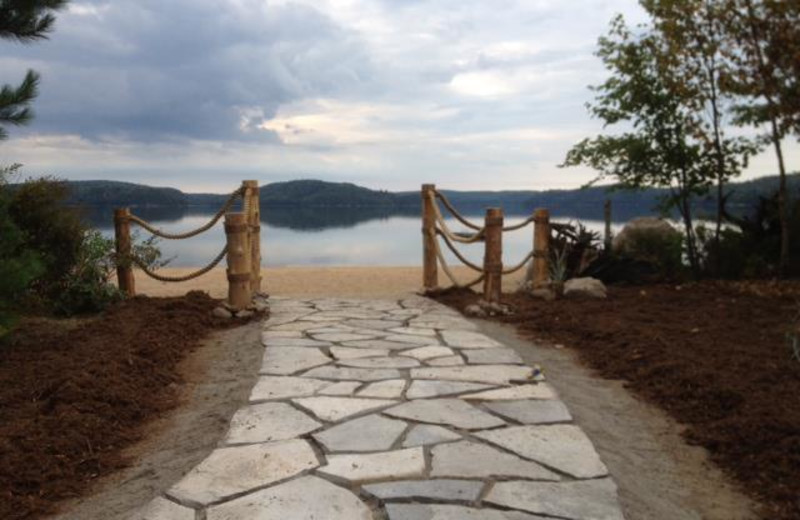 Path to beach at All-Season Cottage Rentals.